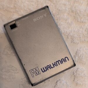 Sony FM Walkman SRF-30 Vintage Portable  Radio